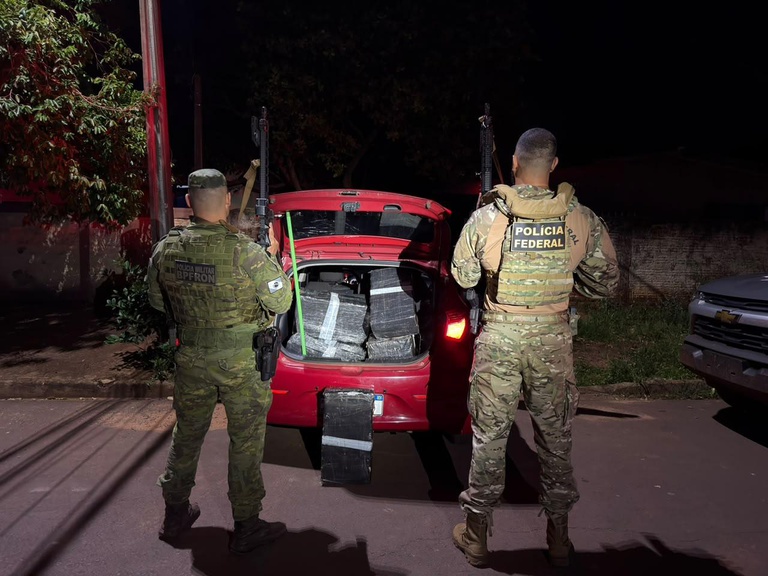 Dupla é presa com 329 quilos de maconha em Mundo Novo