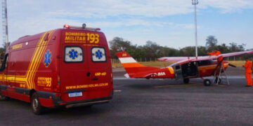 Bombeiros fazem resgate aéreo de mulher com fortes dores em fazenda