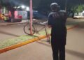 Idoso fica gravemente ferido após ser atropelado enquanto andava de bicicleta Idoso fica gravemente ferido após ser atropelado enquanto andava de bicicleta