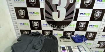 Vítima vê homem usando roupas furtadas do filho e chama a polícia