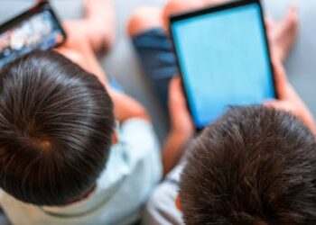 Livros infantis ajudam crianças a refletir sobre uso de telas e meio ambiente