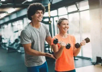Treino da internet pode causar lesões; veja como se exercitar com segurança Treino da internet pode causar lesões; veja como se exercitar com segurança
