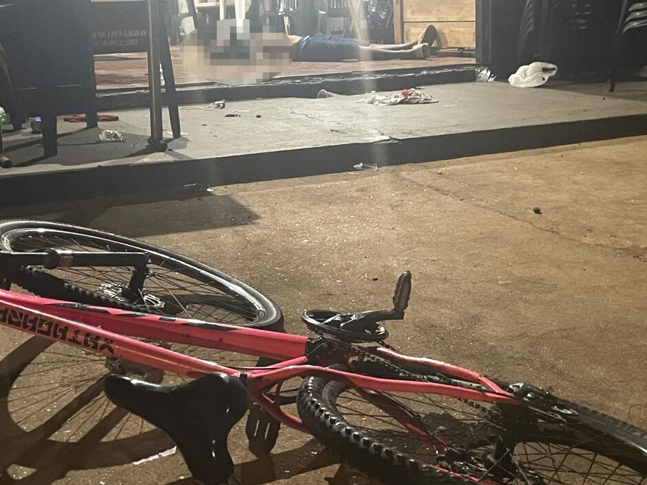 Ataque a tiros em bar deixa um morto e dois feridos
