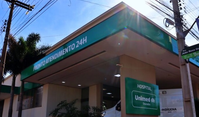 Mulher é atingida por bala perdida dentro de casa