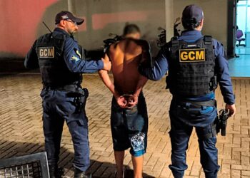 Após agressão, mulher denuncia companheiro que teria tentado conseguir revólver Após agressão, mulher denuncia companheiro que teria tentado conseguir revólver