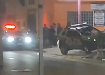 Adolescente é baleado após ataque a tiros em adega no Jardim Noroeste