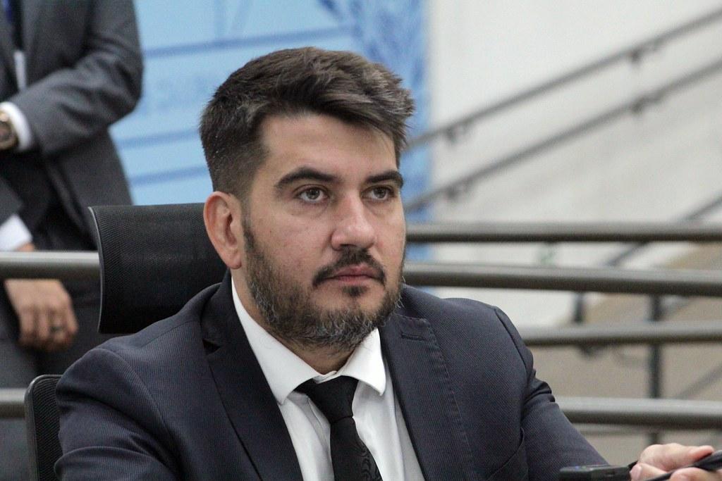 Rafael Tavares acumula derrotas na Justiça, tem condenação por racismo mantida pelo STJ e continua inelegível