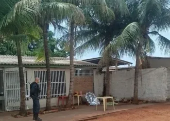 Mulher de 25 anos é morta com ao menos oito tiros em casa noturna Mulher de 25 anos é morta com ao menos oito tiros em casa noturna