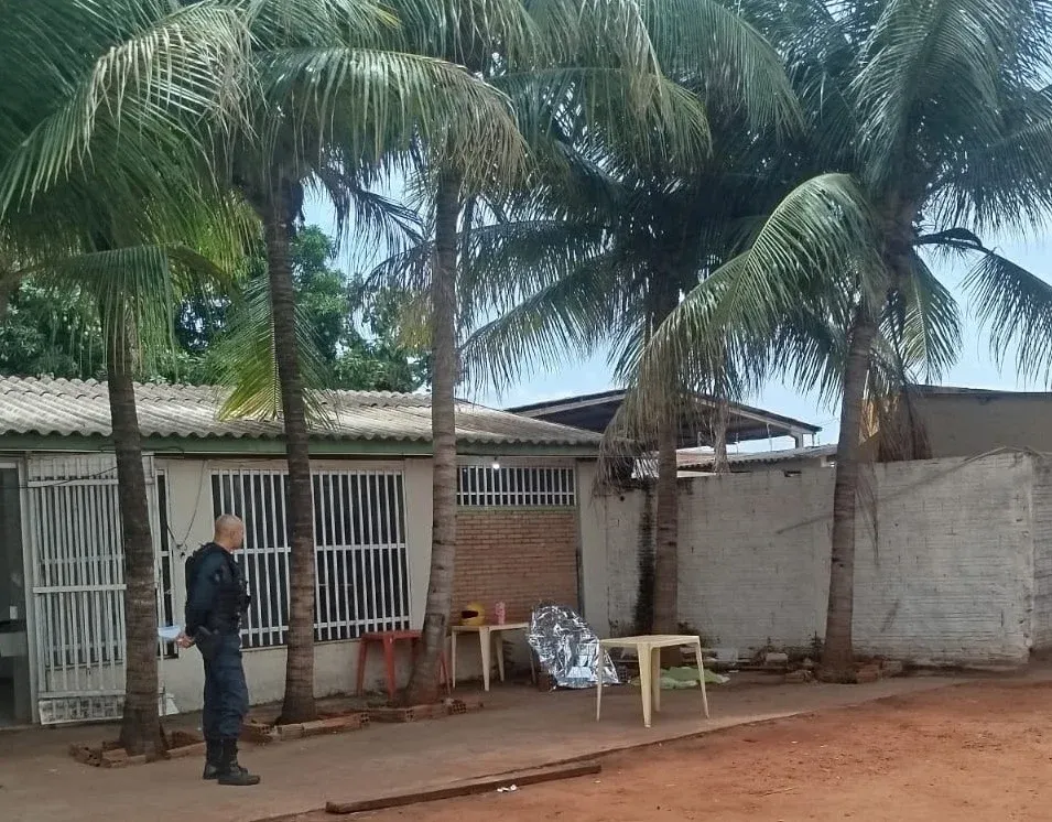 Mulher de 25 anos é morta com ao menos oito tiros em casa noturna
