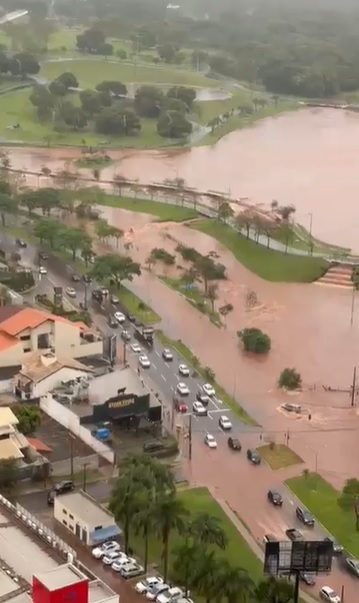 Chuva intensa atinge região do Shopping Campo Grande e mobiliza alerta para riscos na Capital
