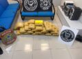 Três são presos enquanto descarregavam 43 kg de drogas de uma casa Três são presos enquanto descarregavam 43 kg de drogas de uma casa