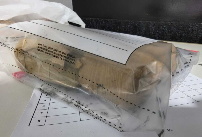Mulher é presa com tabletes de maconha durante abordagem policial