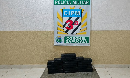 Homem é flagrado com 20 quilos de maconha em mala dentro de ônibus