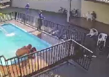 Imagens fortes: Câmeras flagram homem sendo morto a tiros dentro de piscina no Jardim Tarumã
