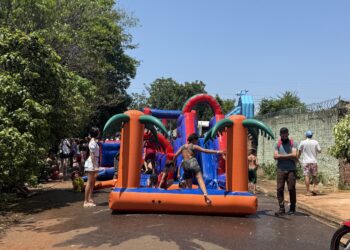 Vídeo: Com mais de 1000 brinquedos, festa das crianças no Sayonara une comunidade em manhã de diversão Vídeo: Com mais de 1000 brinquedos, festa das crianças no Sayonara une comunidade em manhã de diversão