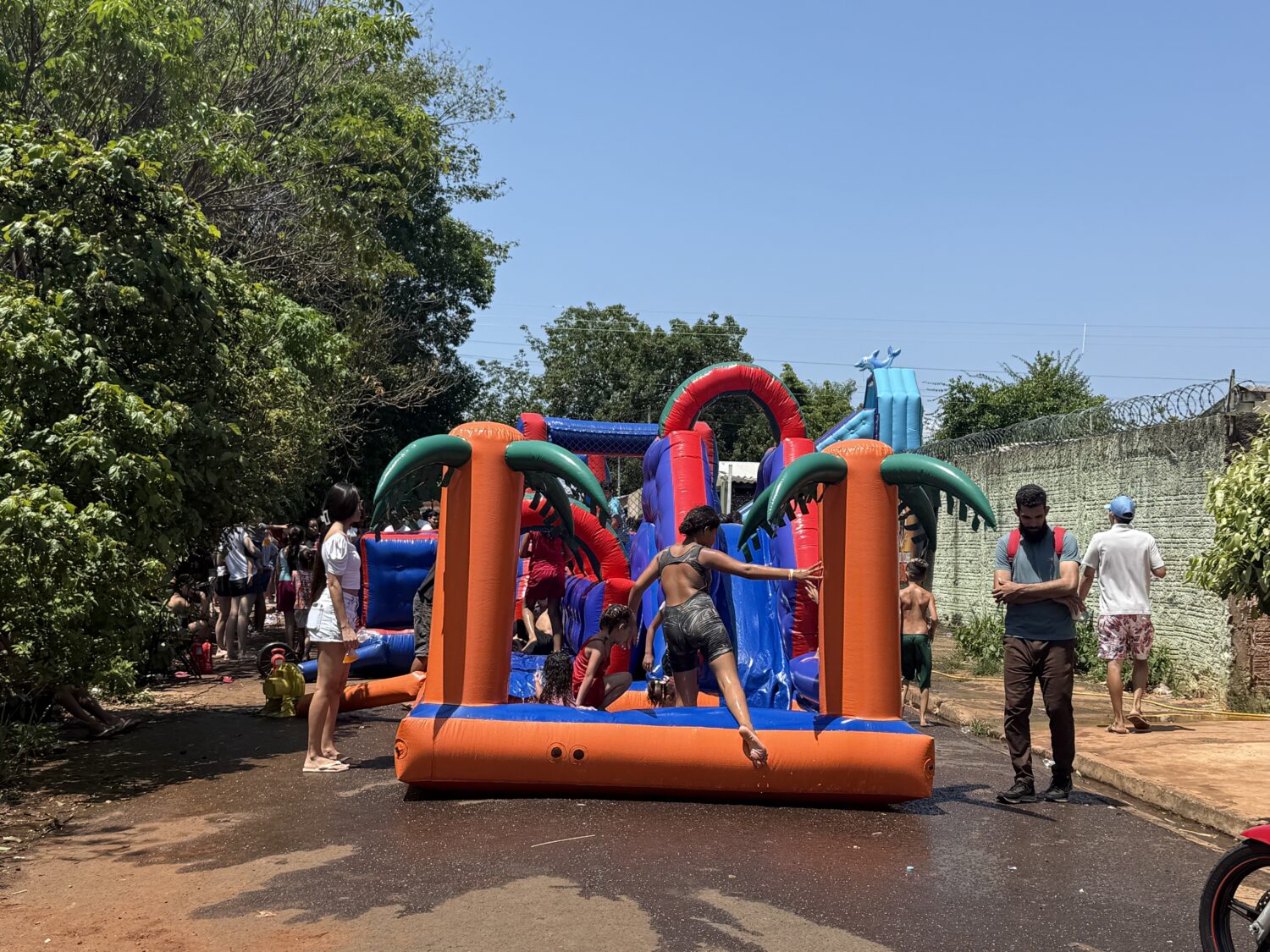 Vídeo: Com mais de 1000 brinquedos, festa das crianças no Sayonara une comunidade em manhã de diversão 