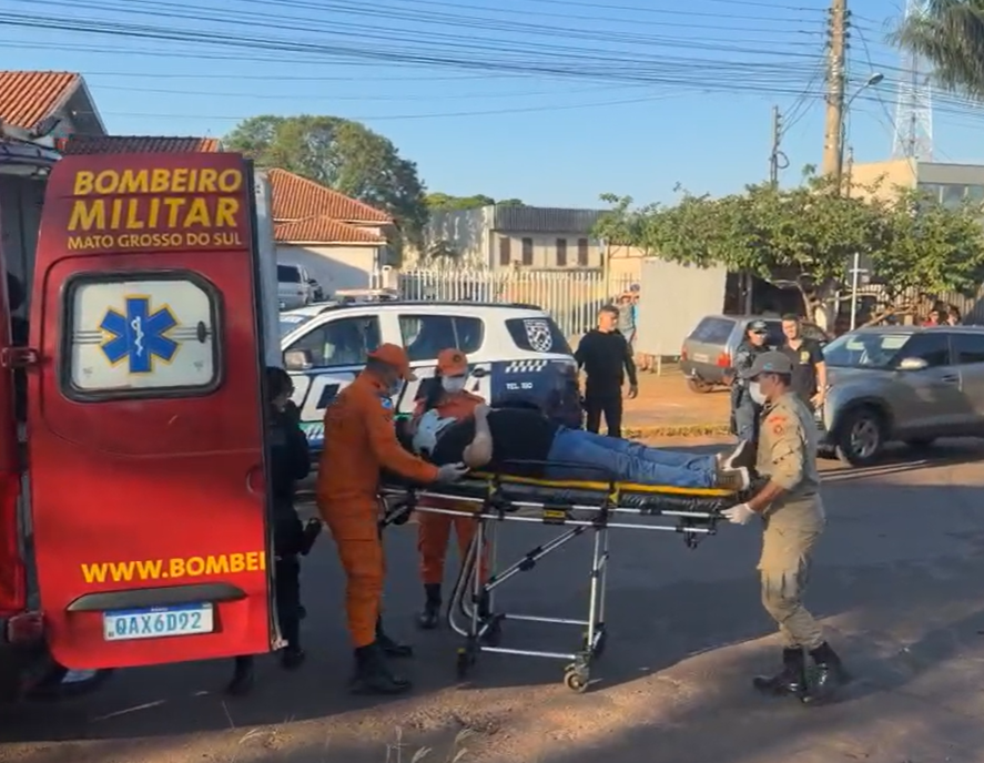 Professor é preso após atirar contra motorista que transportava carro apreendido