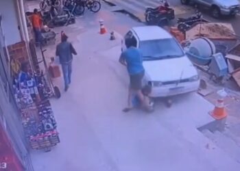 Câmeras registraram atropelamento de bebê e pai por motorista bêbado Câmeras registraram atropelamento de bebê e pai por motorista bêbado