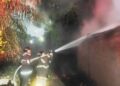 Incêndio atinge quatro cômodos de casa e causa prejuízos
