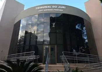 Homem é condenado a 29 anos de prisão por matar, estuprar e torturar adolescente Homem é condenado a 29 anos de prisão por matar, estuprar e torturar adolescente