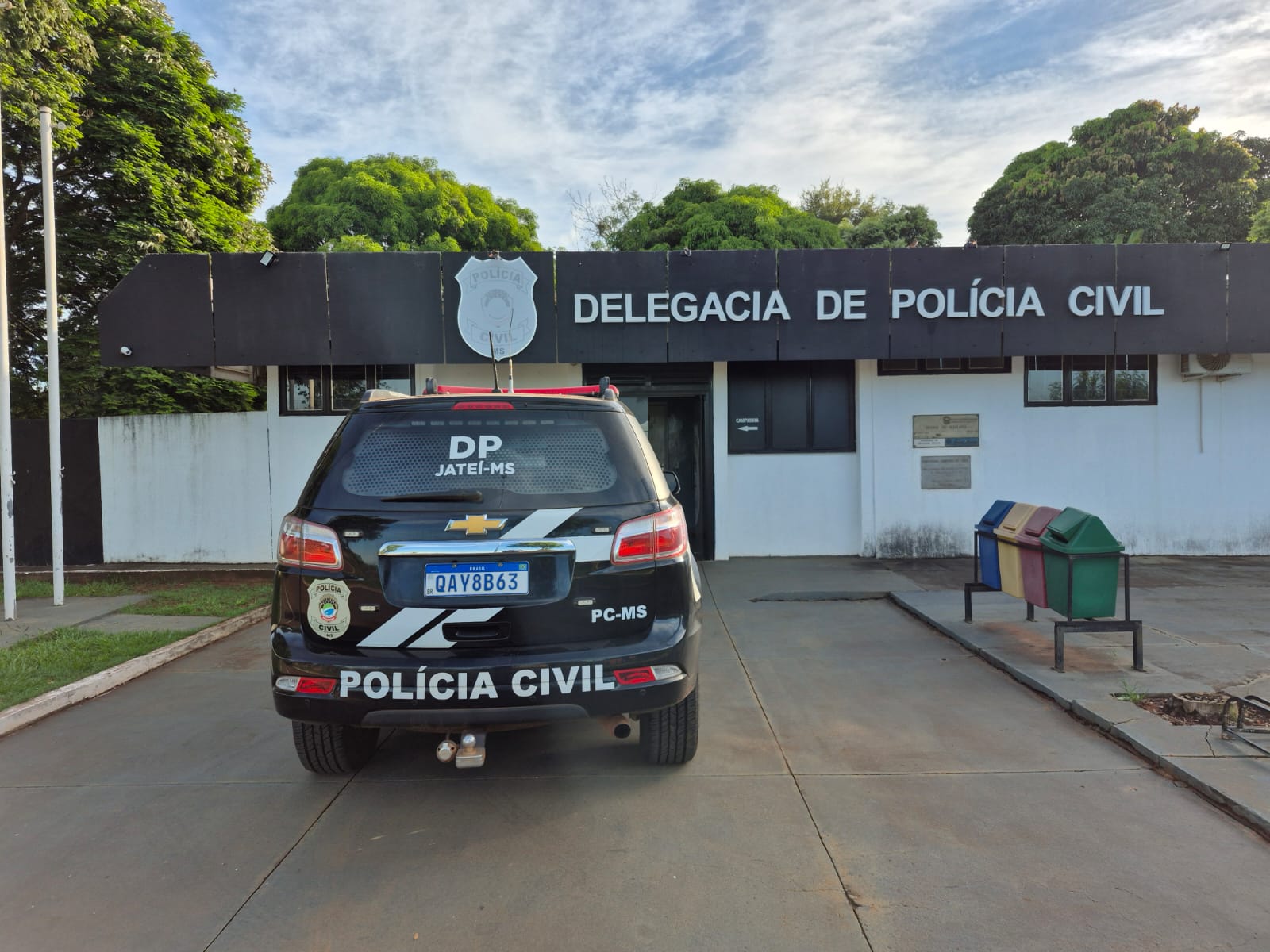 Mulher é presa suspeita de usar cartão perdido para fazer compras