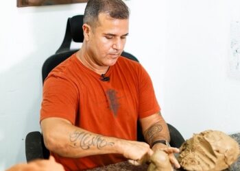Oficina gratuita de cerâmica ensina a modelar animais do Pantanal