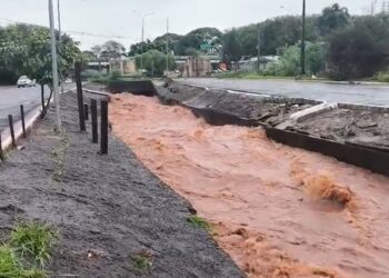 Após temporal, Campo Grande amanhece sem chuva, mas estragos e alagamentos deixam rastro de destruição Após temporal, Campo Grande amanhece sem chuva, mas estragos e alagamentos deixam rastro de destruição