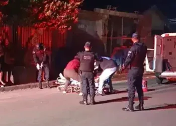 Adolescente de 17 anos fica em estado gravíssimo após ser baleado