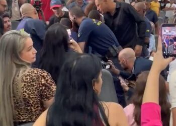 Vídeo: Com eminência de CPI, clima esquenta na Câmara e tem até vereador pulando cercadinho do plenário Vídeo: Com eminência de CPI, clima esquenta na Câmara e tem até vereador pulando cercadinho do plenário