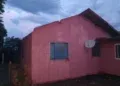 Ventos que podem ter passado dos 100 km/h destelham casas durante a madrugada Ventos que podem ter passado dos 100 km/h destelham casas durante a madrugada