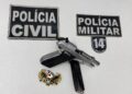Denunciado por circular armado, homem é preso com pistola e dezenas de peixes