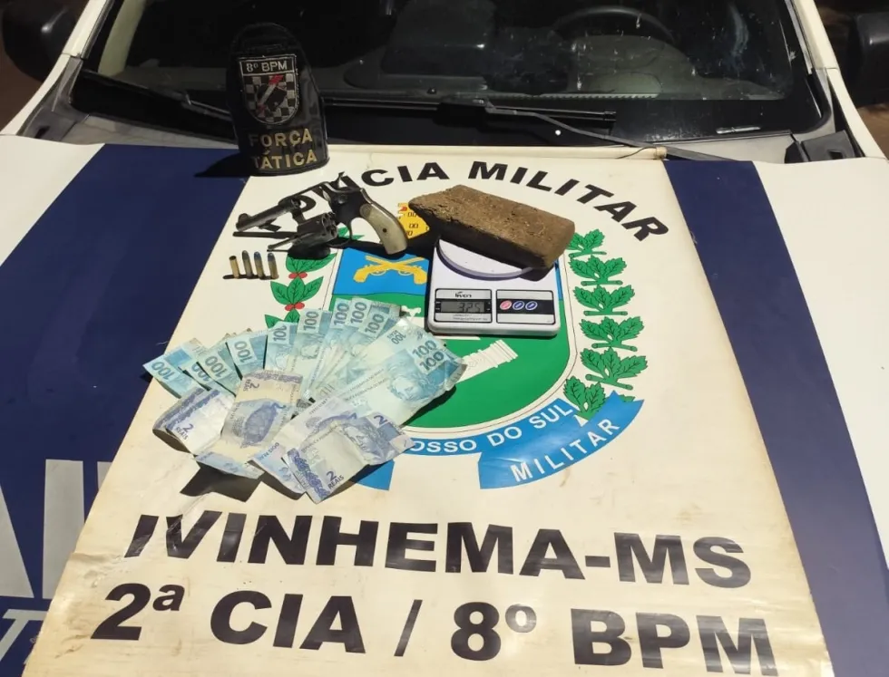 Homem é preso após furtar R$ 1,6 mil do pai e polícia apreender revólver