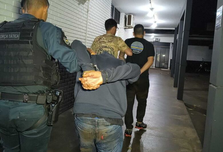Dupla é presa ao tentar furtar caminhonete e revela esconderijo de veículo em MS