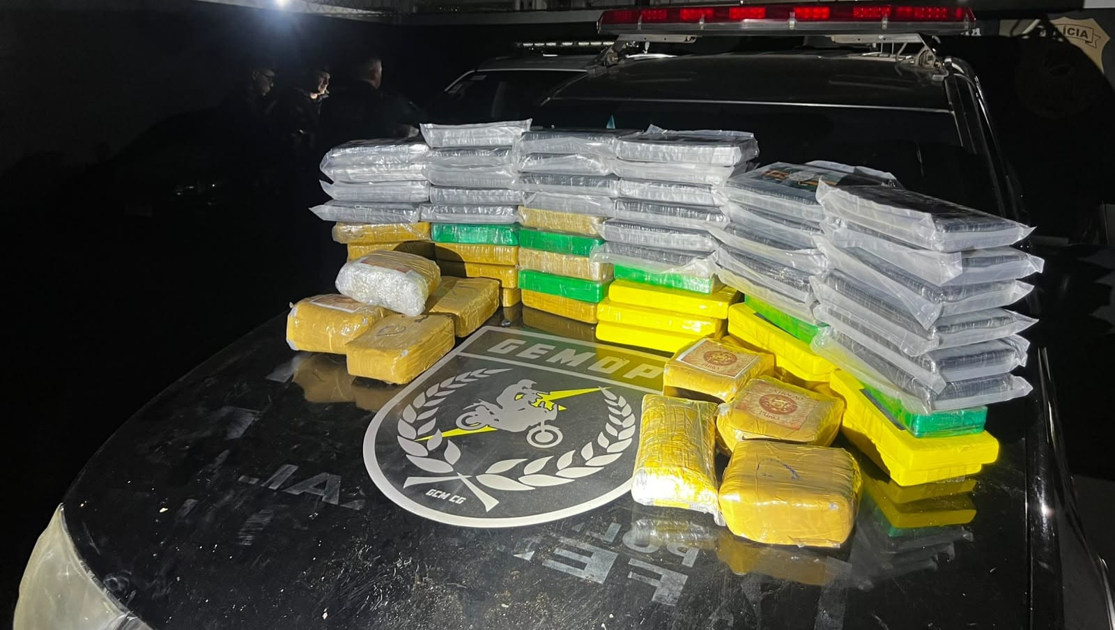 Casa é alvo de buscas após denúncia de gritos e guarda encontra 68 kg de drogas