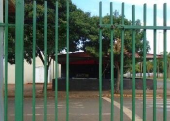 Vistoria aponta forros danificados e problemas na rede de esgoto em escola estadual