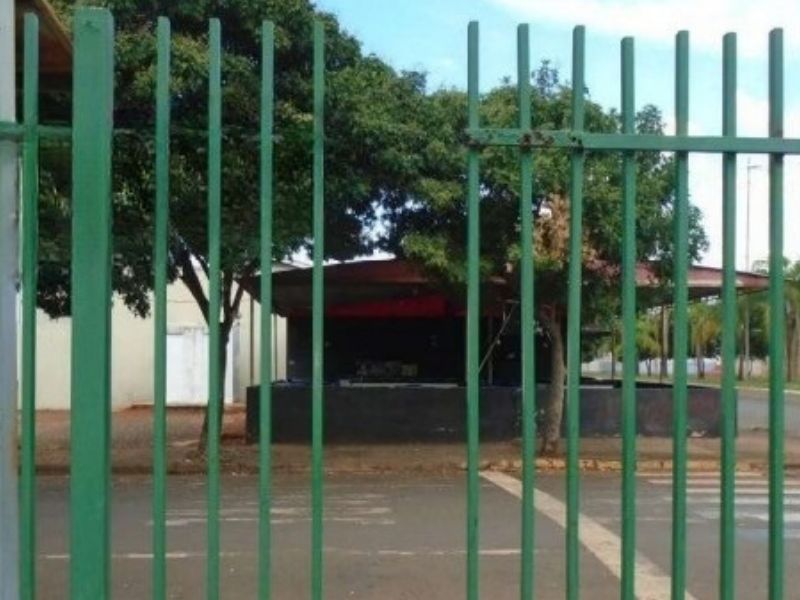 Vistoria aponta forros danificados e problemas na rede de esgoto em escola estadual