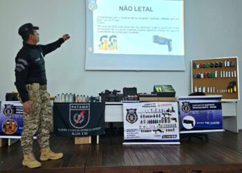 Mais 30 guardas municipais recebem treinamento para uso de armas não letais Mais 30 guardas municipais recebem treinamento para uso de armas não letais