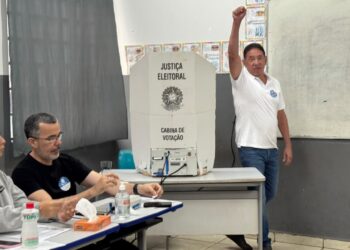Gerson Claro vota em Sidrolândia e destaca participação dos eleitores