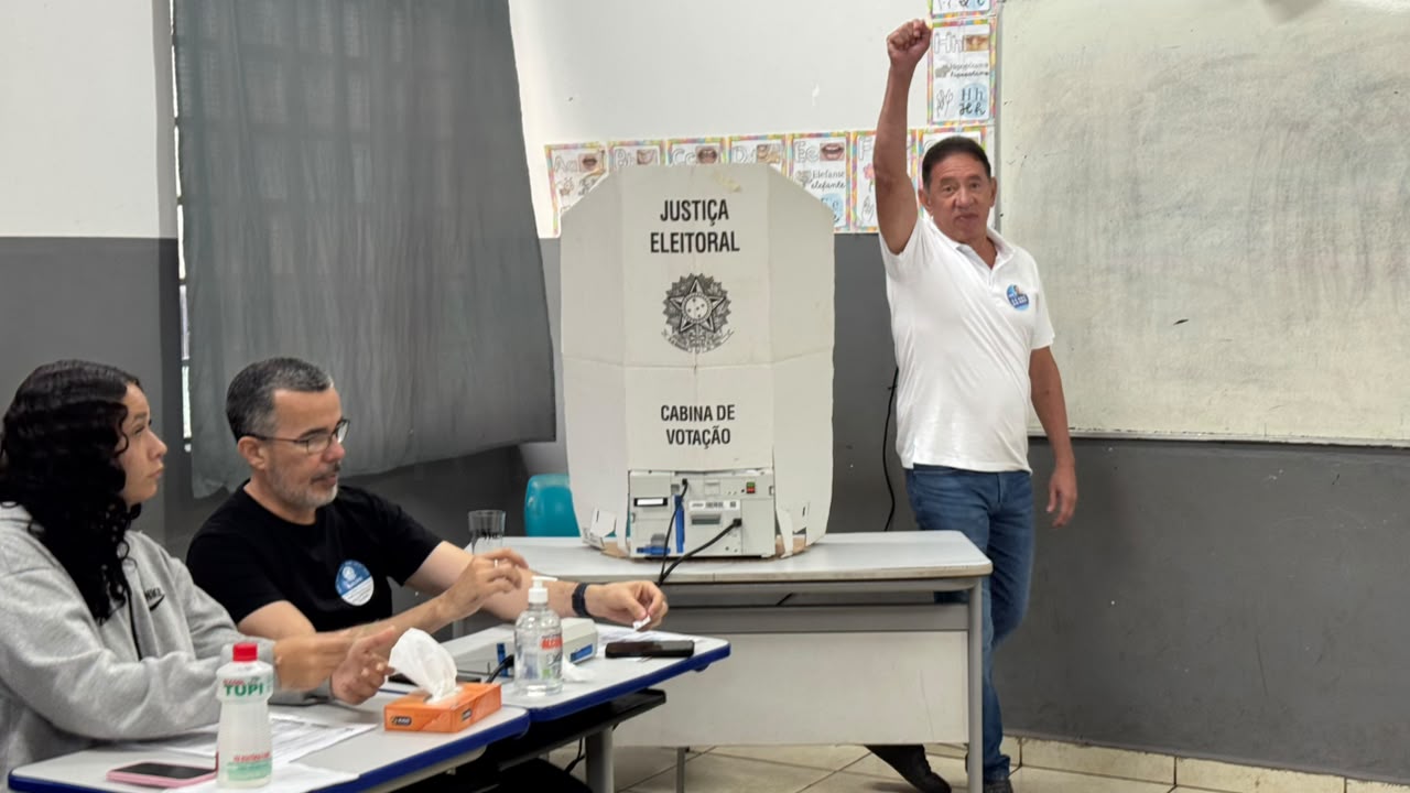 Gerson Claro vota em Sidrolândia e destaca participação dos eleitores