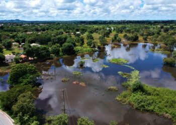 Rio Miranda se aproxima da cota de emergência e preocupa moradores Rio Miranda se aproxima da cota de emergência e preocupa moradores