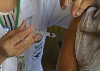 MS amplia vacinação contra meningite e pode incluir adolescentes de até 17 anos MS amplia vacinação contra meningite e pode incluir adolescentes de até 17 anos