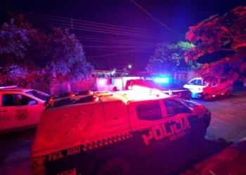 Homem é executado a tiros na porta de casa e polícia investiga possível ligação com facções Homem é executado a tiros na porta de casa e polícia investiga possível ligação com facções