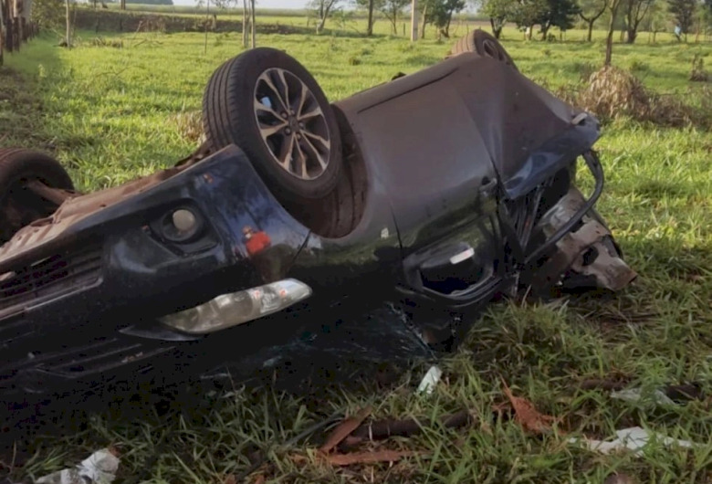 Homem é encontrado morto dentro de carro capotado na BR-376