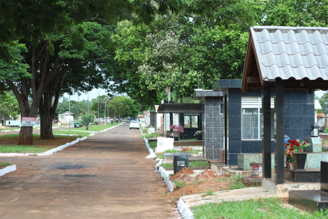 Cemitérios municipais se preparam para receber visitantes no Dia de Finados