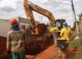 Obras de drenagem interditam cruzamento na Capital; motoristas devem redobrar a atenção