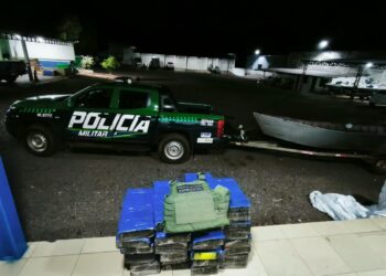 Perseguição em rios termina com 326 kg de maconha apreendidos em embarcação em MS Perseguição em rios termina com 326 kg de maconha apreendidos em embarcação em MS