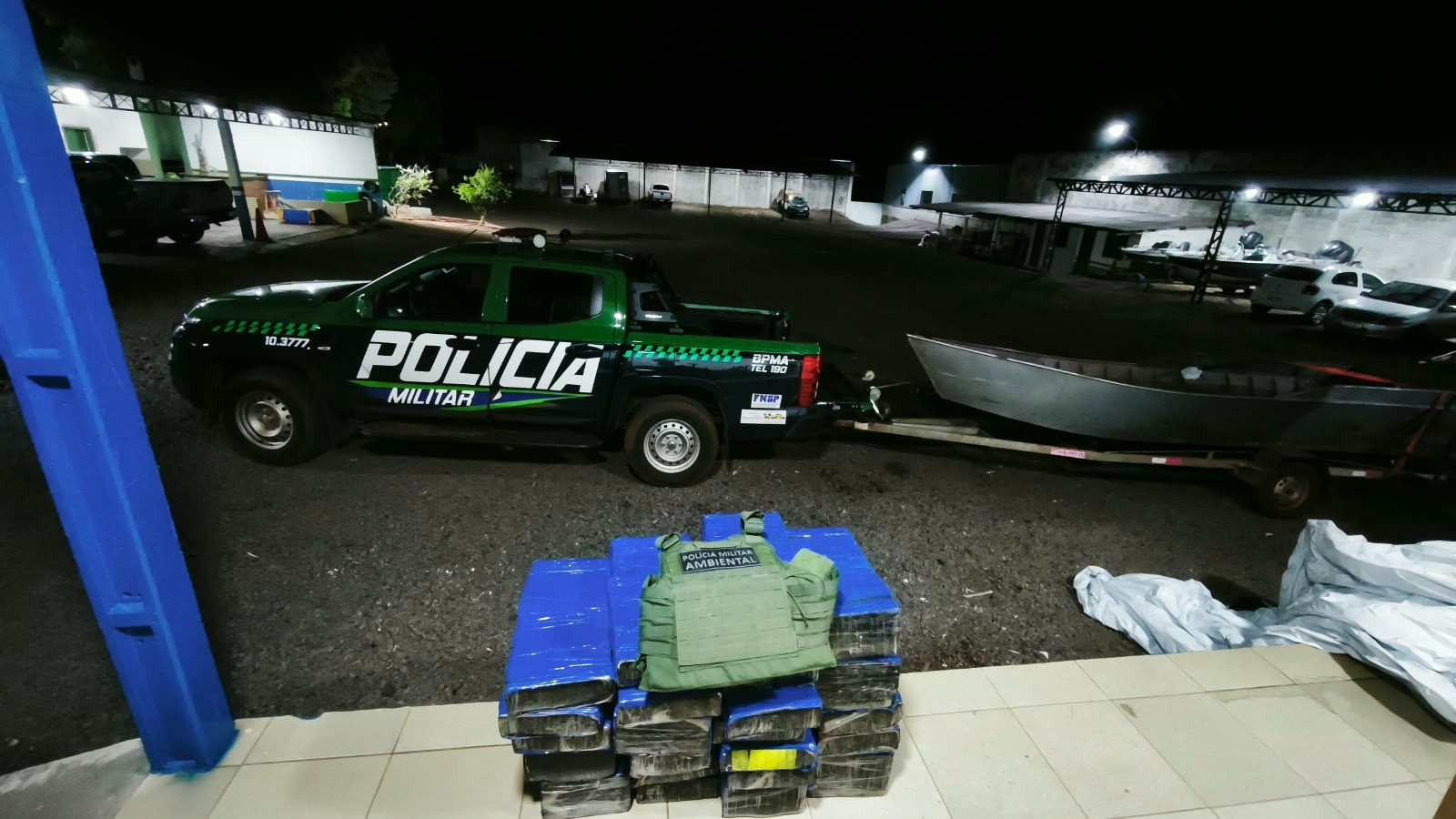 Perseguição em rios termina com 326 kg de maconha apreendidos em embarcação em MS