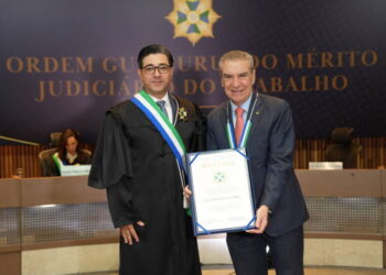 Paulo Corrêa recebe comenda do TRT-MS por contribuição à Justiça do Trabalho