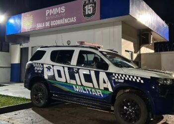 Mulher usa cabo de vassoura para se defender de ex-companheiro