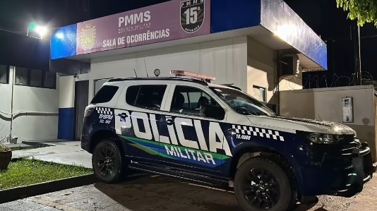 Mulher usa cabo de vassoura para se defender de ex-companheiro